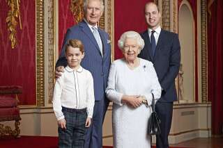 Elizabeth II dévoile un portrait avec ses successeurs pour fêter 2020