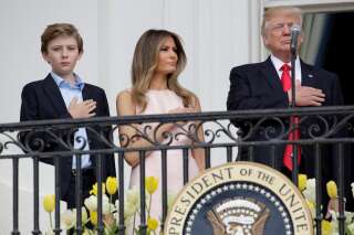 Cette tape de Melania Trump à son mari pendant l'hymne américain n'est pas passée inaperçue