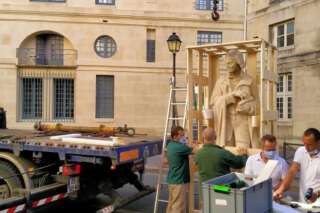 Une statue de Voltaire déboulonnée à Paris? La mairie dément