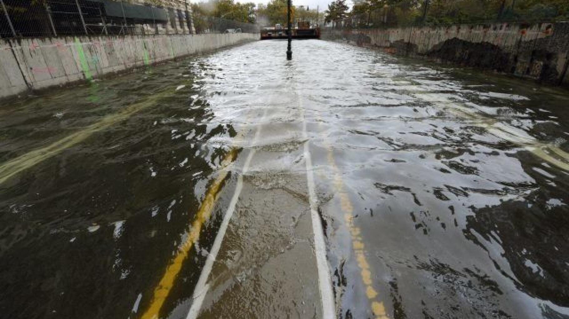 Sandy fait au moins 34 morts, 8 millions de foyers privés d'électricité