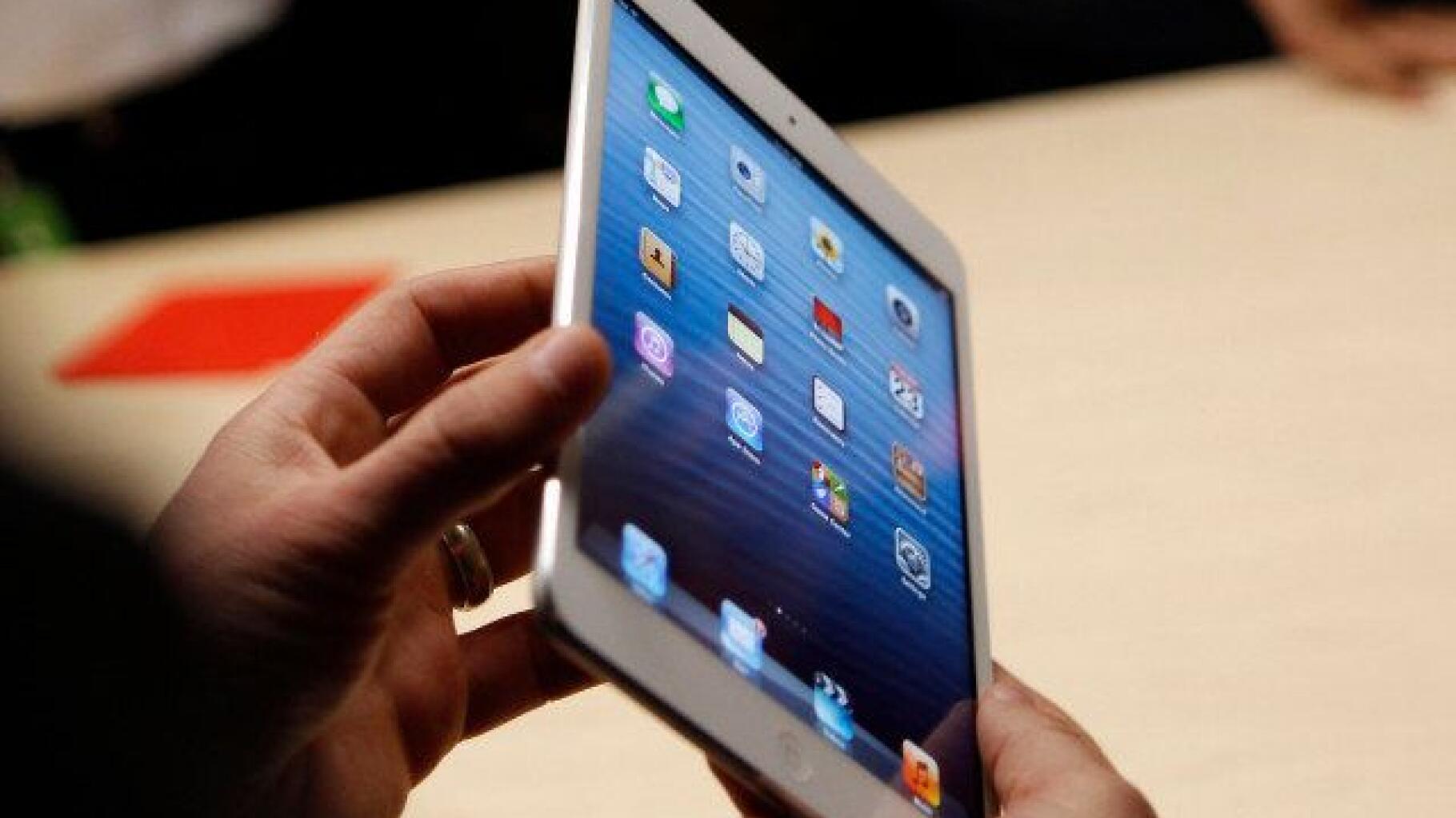 iPad Mini : encore des photos de la tablette, comparée à un nouvel iPad et  à un