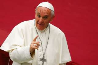 Pour le pape François, lire la presse people revient à... manger des excréments