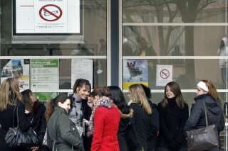 Risque d'attentats: Matignon maintient l'interdiction de fumer dans les lycées