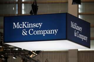 Affaire McKinsey: Macron défie ses opposants d'aller en justice