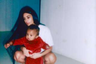 Famille, argentique et problème de peau... La com' de Kim Kardashian a bien changé