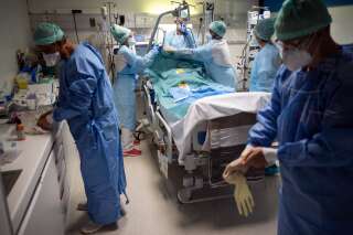 Covid-19: près de 400 morts à l'hôpital en 24 heures