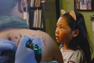 Des parents (un peu fous) se font tatouer les dessins réalisés par leurs enfants