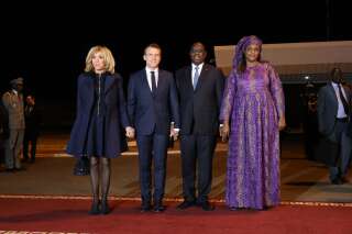 Macron a-t-il pris par erreur la main du président sénégalais Macky Sall?