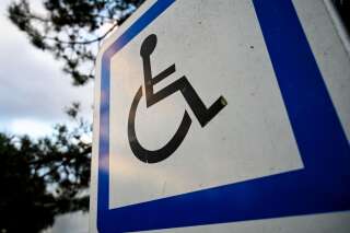 Des places handicapés accessibles aux femmes enceintes? Le retour d'une vieille idée