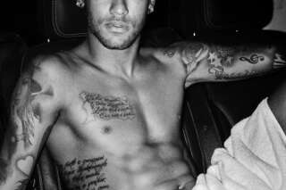 Neymar pose nu pour le photographe Mario Testino