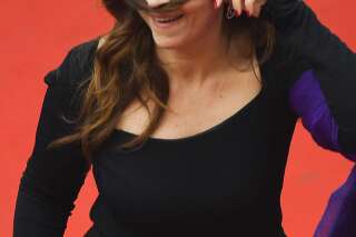 Au Festival de Cannes, Agnès Jaoui s'éclate sur le tapis rouge