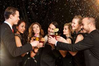 Réveillon du Nouvel An: Pourquoi ressentons-nous le devoir de boire de l'alcool le soir du 31 décembre?