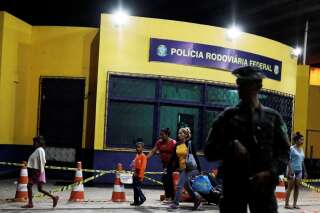 Le Brésil envoie des troupes à la frontière avec le Venezuela après de violents affrontements entre locaux et migrants