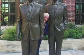 Cette photo de Bill Clinton entre deux Bush vaut le détour(nement)