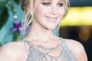 Jennifer Lawrence éblouissante dans sa robe argentée