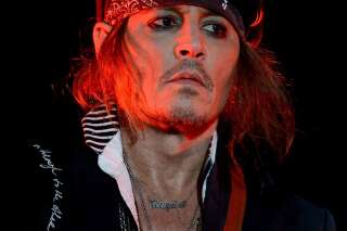 Johnny Depp révèle jouer avec une oreillette et pense que le LSD aurait aidé à capturer Ben Laden
