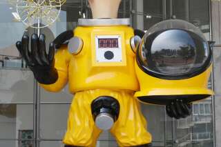 Fukushima: la statue polémique d'un enfant en combinaison retirée