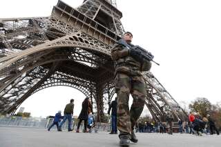 L'homme qui a forcé les contrôles de sécurité de la tour Eiffel avec un couteau voulait attaquer un militaire