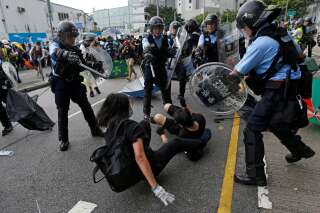 À Hong-Kong, les manifestants pro-démocratie chargés par la police
