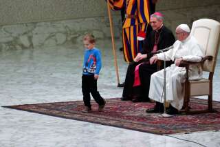 Le pape François interrompu pendant son audience par un petit garçon