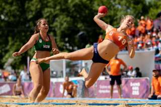 Les beach handballeuses françaises ne veulent plus être obligées de jouer en bikini