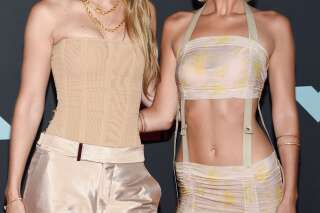 Bella et Gigi Hadid entièrement nues pour la campagne Versace