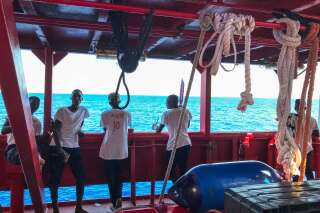 La France prête à accueillir des migrants de l'Ocean Viking, pas le navire