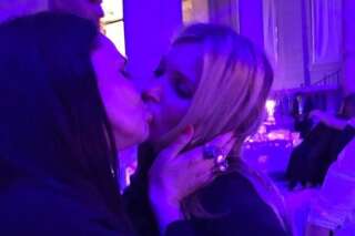 Kate Moss a vu la bouche de Béatrice Dalle de très près à la Fashion Week de Paris