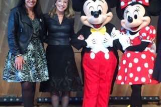 Devinette: qui Anne Hidalgo a-t-elle malencontreusement coupé du cadre de sa photo avec Mickey?