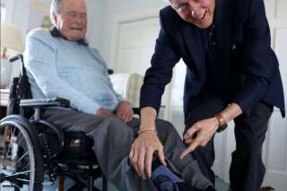 Bill Clinton a rendu visite à George Bush qui était habillé spécialement pour l'occasion