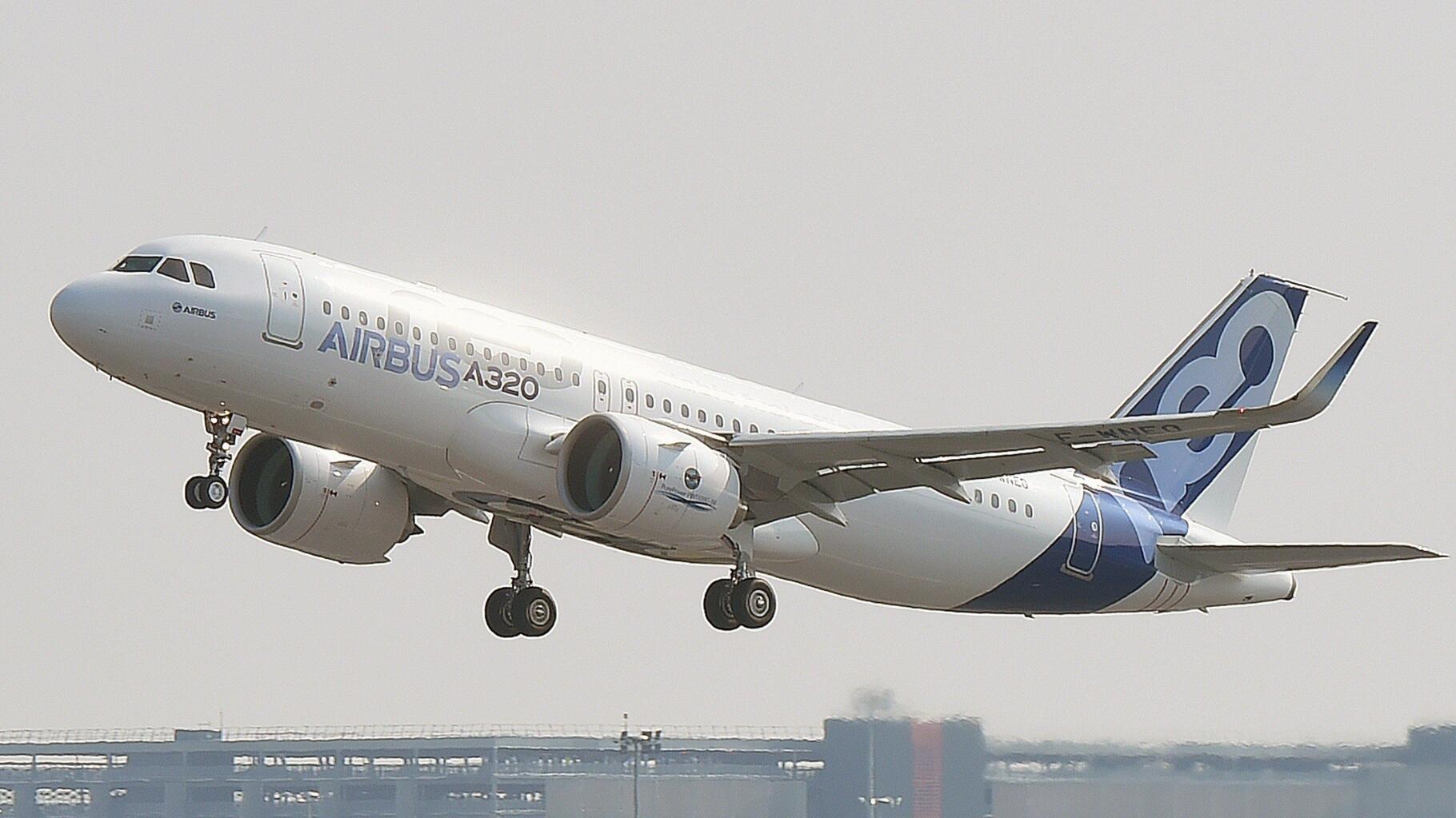 Airbus enregistre la plus grosse commande de l'histoire avec 500 A320 pour  IndiGo - France Bleu