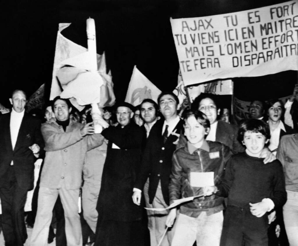 - Déjà, le 19 octobre 1971, avant le match de la Coupe d'Europe opposant l'OM (Olympique de Marseille) à l'Ajax d'Amsterdam