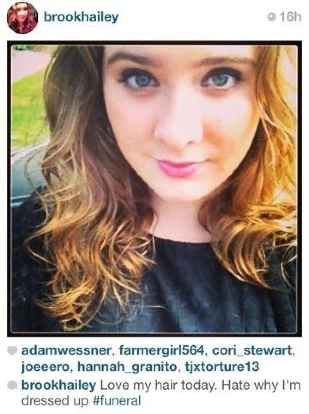 Selfies at Funerals - "J'adore mes cheveux aujourd'hui. Je déteste la raison de ma tenue #enterrement"