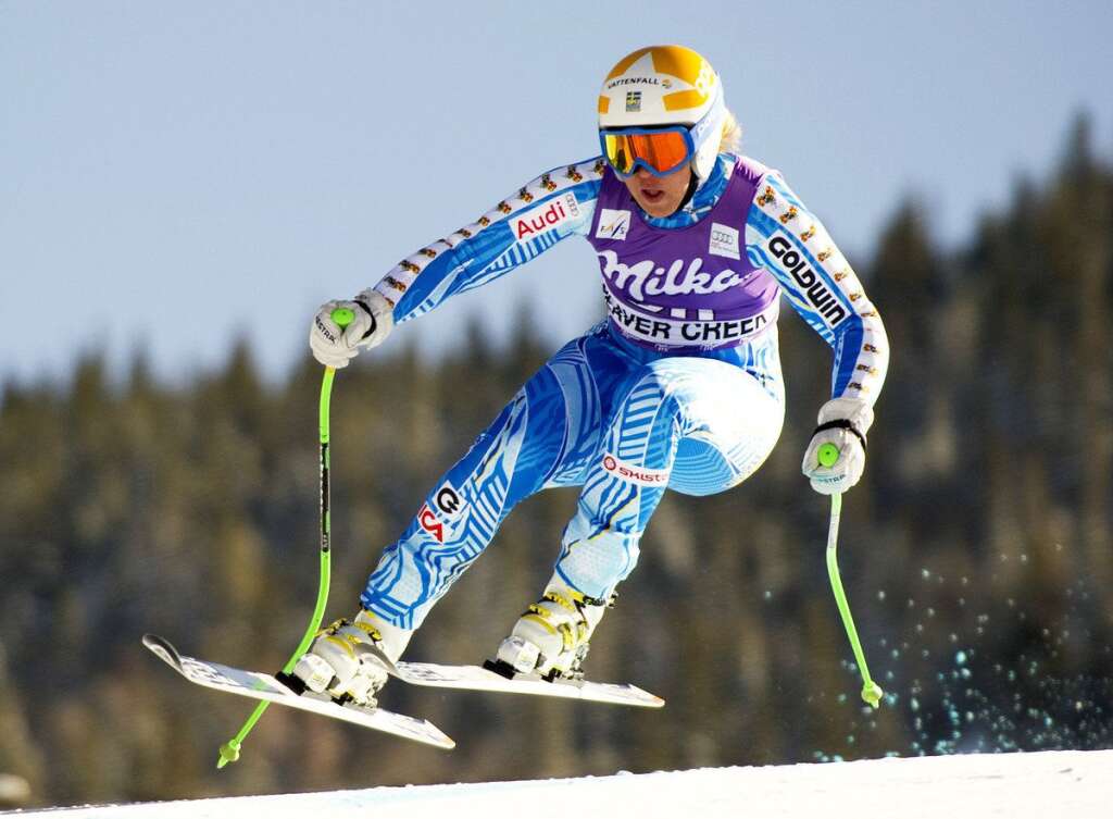 Anja Parson - <strong>Ski</strong>  «Je suis gaie et je serai mère.»  La Suédoise Anja Parson est l’une des athlètes les plus titrées du ski alpin. En juin 2012, après avoir annoncé sa retraite, elle a confirmé à la radio suédoise qu’elle était lesbienne. Parson et sa compagne sont aujourd’hui parents d’un garçon.