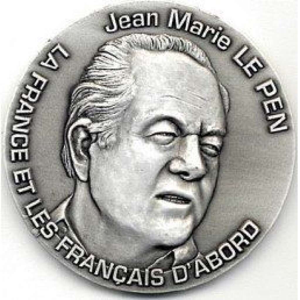 Médaille collector Jean-Marie Le Pen - Pour les nostalgiques du style néo-réaliste. Edition collector et numérotée.  <strong>Prix:</strong> 80€ <strong>A acheter sur:</strong> <a href="http://www.boutique-fn.net/">La Boutique Front National</a>