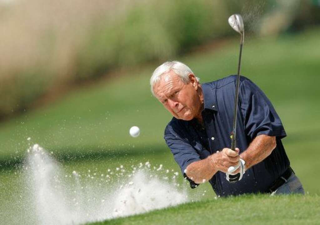 25 septembre - Arnold Palmer - La légende du golf Arnold Palmer, surnommé "The King" pour avoir fait entrer, avec son imposant palmarès et sa personnalité magnétique, sa discipline dans une autre dimension dans les années 1960, est mort à l'âge de 87 ans.  Il est le cinquième joueur le plus titré de l'histoire du circuit PGA avec ses 62 titres.  <strong>» Lire notre article complet <a href="http://www.huffingtonpost.fr/2016/09/26/arnold-palmer-mort-golf-the-king_n_12190014.html?1474870026" target="_blank">en cliquant ici</a></strong>