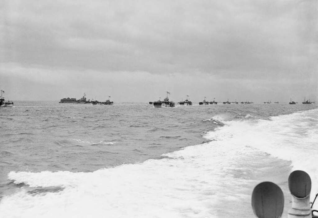 La grande armada - Une partie de l'armada americano-britannique. En tout, 20.000 véhicules et 156.000 hommes ont été débarqué sur les plages de Normandie.