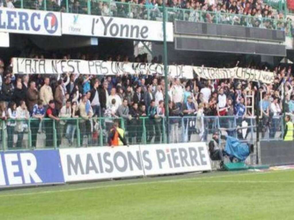 - "L'AJA n'est pas une maison de retraite, cassez-vous", au stade de l'Abbé-Deschamps à Auxerre