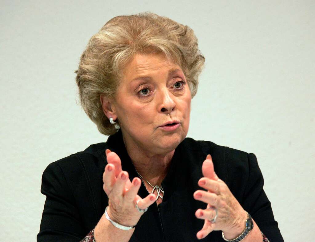 27 octobre - Nelly Olin - Nelly Olin, ancienne ministre de l'Écologie lors du second mandat de<a href="http://www.huffingtonpost.fr/news/jacques-chirac/" target="_blank"> Jacques Chirac</a> à l'Élysée, est morte à l'âge de 76 ans, a annoncé ce vendredi 27 octobre le maire de Garges-lès-Gonesse (Val-d'Oise), commune dont elle fut maire de 1995 à 2004.