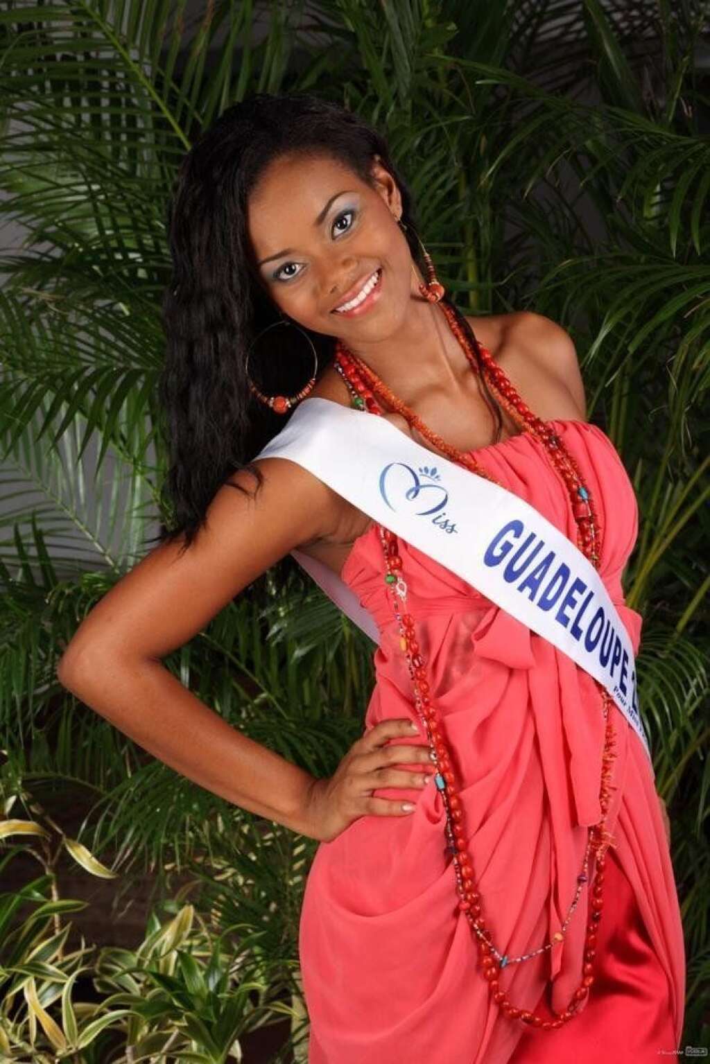 Miss Guadeloupe - Cynthia Tinédor    20 ans - 1,73 m    Etudiante en deuxième année de Licence de sciences naturelles