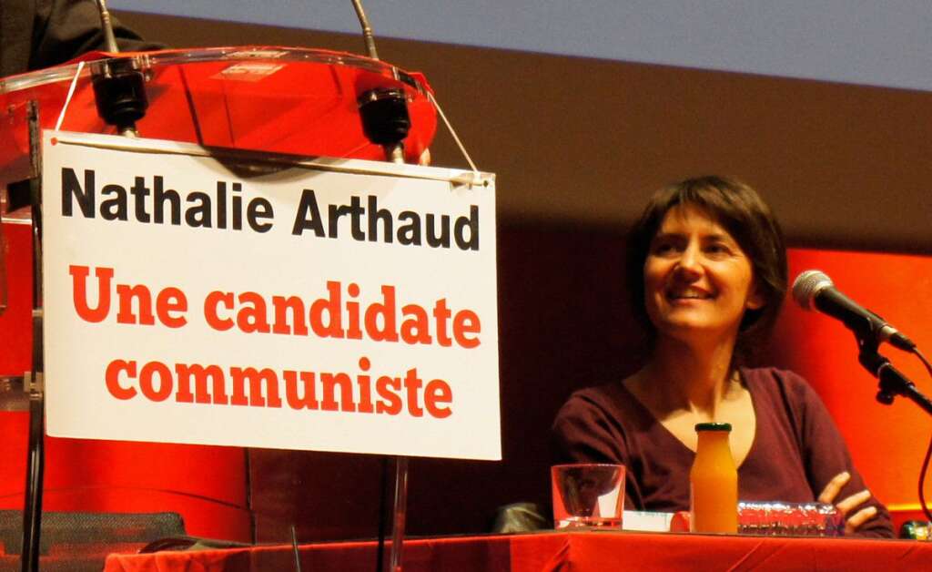 Nathalie Arthaud (LO) - Candidate de Lutte Ouvrière à la présidentielle de 2012, la professeure d'économie sera tête de liste de son parti en Ile-de-France.