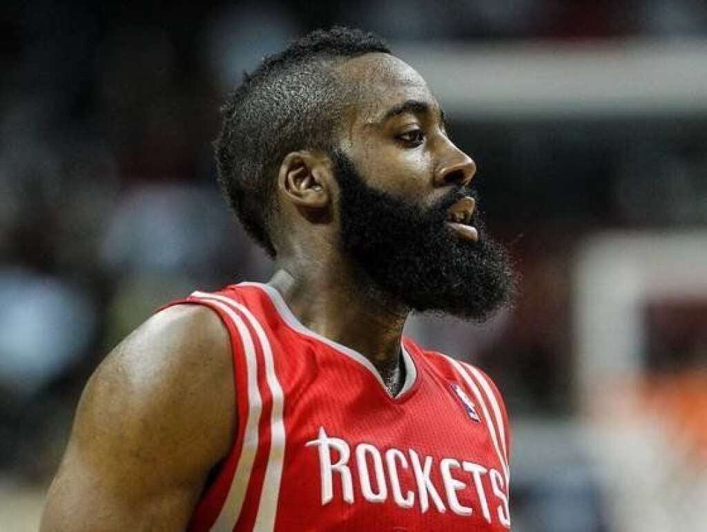 James Harden - "Fear the beard", craignez la barbe. Depuis son départ d'Oklahoma, l'arrière NBA un peu voûté s'éclate au Houston Rockets. Il porte clairement son équipe à bout de bras, et sans lui, le club serait loin des playoffs.
