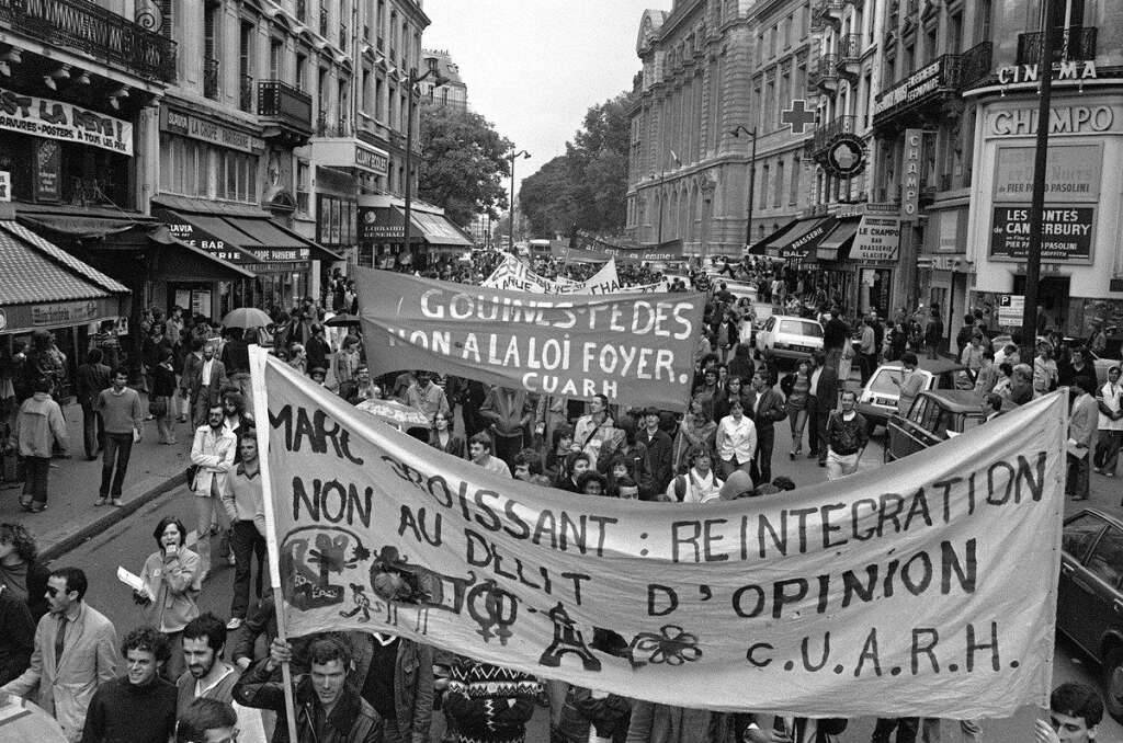 4 avril 1981 - Les premisses de la Gay pride - Une manifestation à Paris rassemble plus de 10.000 personnes à l'initiative du CUARH, (le Comité d'urgence anti-répression homosexuelles) fondé en 1978 pour lutter contre l'article 331 du code pénal.