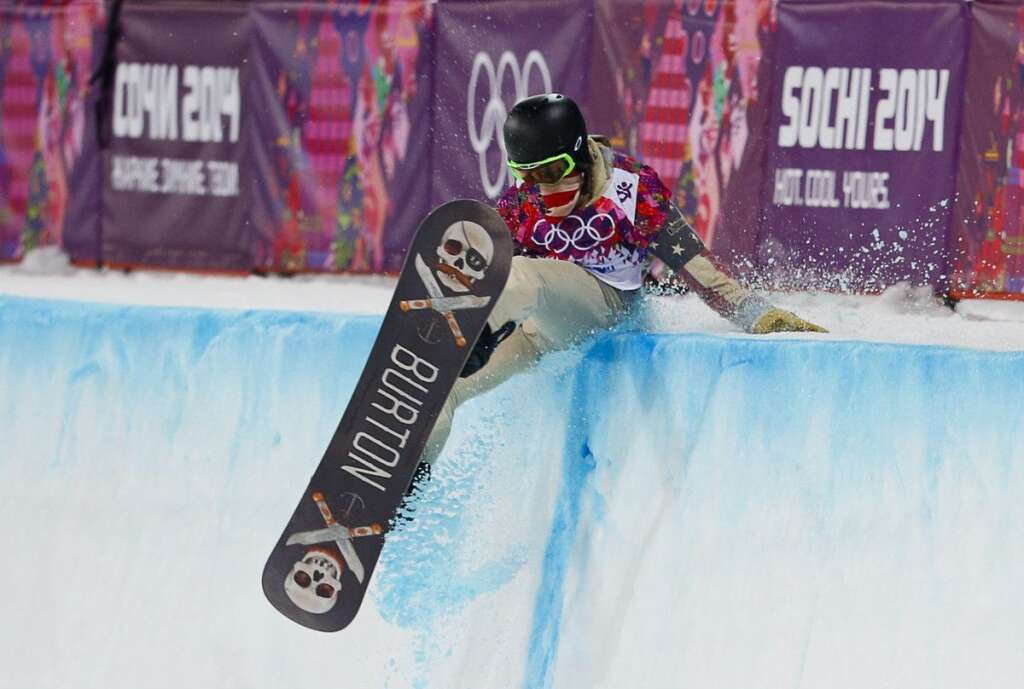 L'Américain Shaun White en snowboard half-pipe -
