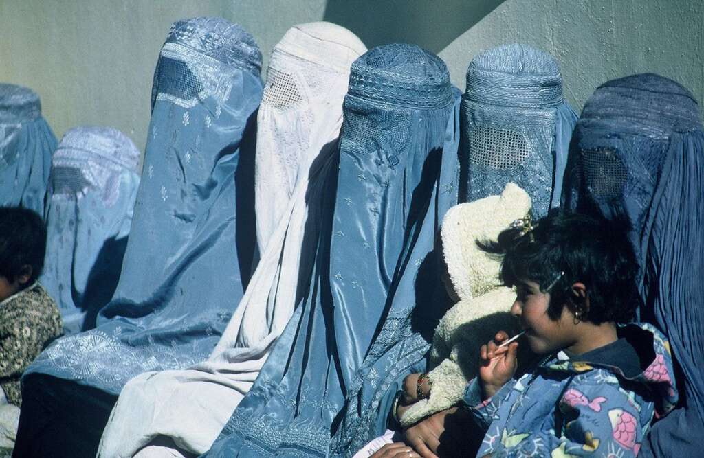 Burka (ou Burqa) - <a href="http://fr.wikipedia.org/wiki/Burqa" target="_blank">Voile intégral d'origine afghane porté par les femmes principalement en Afghanistan, au Pakistan et en Inde.</a>