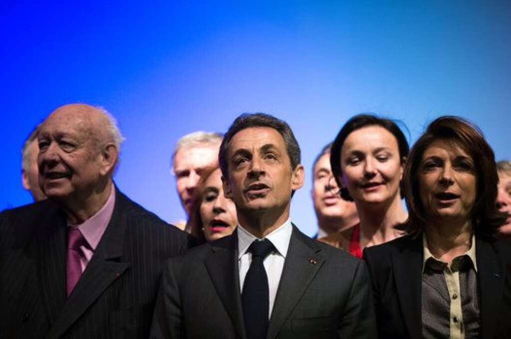 Et...Nicolas Sarkozy (affaire des écoutes) - Tout comme son avocat Thierry Herzog, Nicolas Sarkozy est soupçonné d'avoir tenté d'obtenir indûment auprès d'un haut magistrat de la Cour de cassation, Gilbert Azibert, des informations sur une décision attendue dans l'affaire Bettencourt, informations théoriquement strictement confidentielles.  En échange, Nicolas Sarkozy aurait promis d'intervenir pour que ce magistrat obtienne un poste à Monaco. Dans le cadre de la procédure, l'ex-chef de l'Etat avait été placé sur écoutes. Une première sous la Veme République.