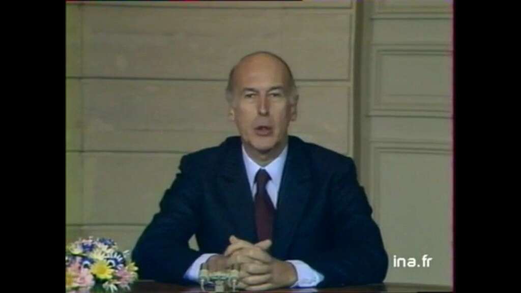 Valéry Giscard d'Estaing en 1974, alors président de la République - "Le gouvernement fera le nécessaire à temps pour vous protéger du chômage. Il en a la volonté et il en a les moyens."