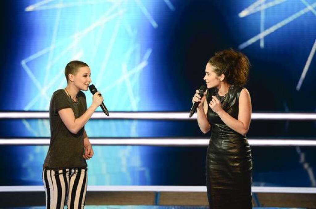 The Voice saison 4 - Anne Sila et Pom Pom Pidou lors de leur battle sur "Prendre Racine" de Calogero