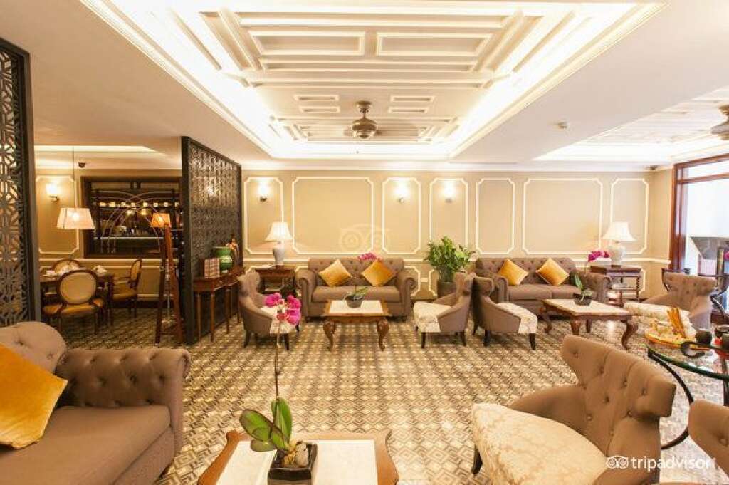 4. Hanoi La Siesta Hotel & Spa — Hanoi, Vietnam - <p>Cet hôtel dispose de 50 chambres spacieuses et luxueuses au cœur de la vieille ville de la capitale vietnamienne. L'hôtel propose un service de nuit, un spa et un authentique restaurant vietnamien.</p>  <p>Prix moyen annuel d'une chambre: 108 euros.</p>