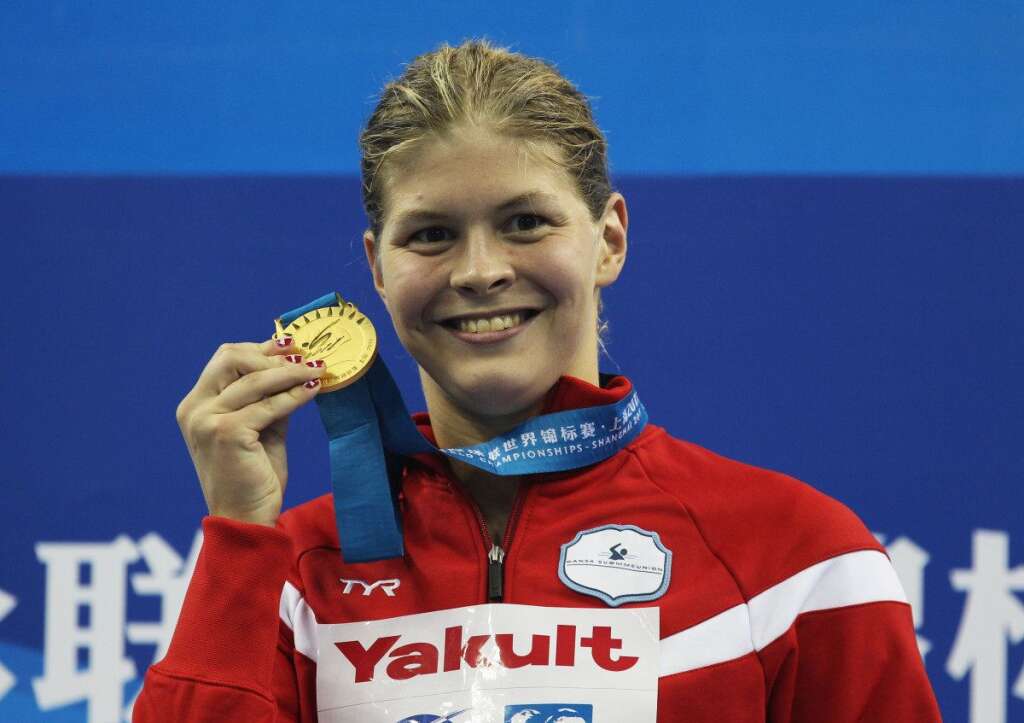 Lotte Friis recogió su oro en 1.500 libres para Dinamarca con uñas ad hoc. -